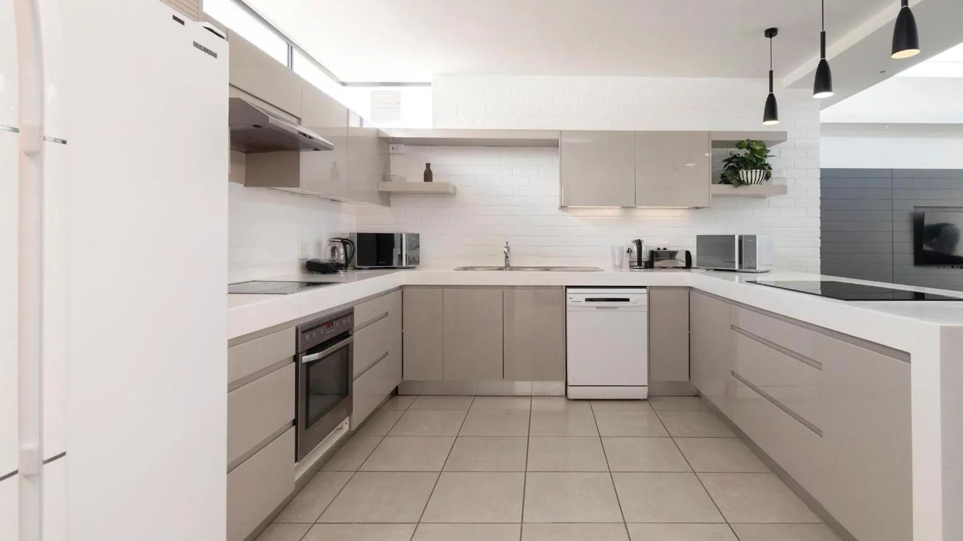 Διαμέρισμα Penthouse Room With Shared Spaces In Metropole Κέιπ Τάουν